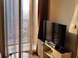 1 Bedroom Condo for rent at Oka Haus, Khlong Tan