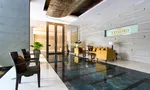 Rezeption / Lobby at เดอะ ลีเจ้นด์ ศาลาแดง