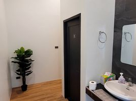 42 ตรม. Office for rent in โรงพยาบาลเทพปัญญา, ฟ้าฮ่าม, ป่าตัน