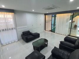 5 Schlafzimmer Haus zu vermieten im Ruam Chok Village, Lat Phrao