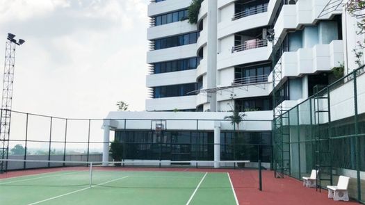 사진들 1 of the Tennis Court at Royal River Place