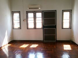 2 Schlafzimmer Reihenhaus zu verkaufen im Duang Dee Housing, Thung Song Hong