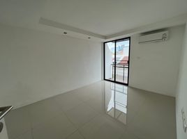 5 Bedroom Townhouse for rent in Thung Mahamek, Sathon, Thung Mahamek