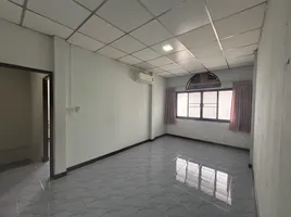 3 Bedroom Townhouse for sale at Narongsukniwet, Sai Ma, Mueang Nonthaburi