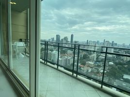 2 спален Кондо в аренду в Royce Private Residences, Khlong Toei Nuea