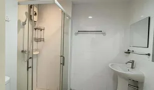 2 Bedrooms Condo for sale in Bang Chak, Bangkok The Escape