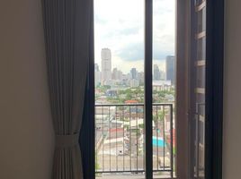 1 Schlafzimmer Appartement zu verkaufen im Oka Haus, Khlong Tan