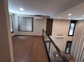 3 Bedroom Townhouse for sale at Patio Rama 9 - Pattanakarn, Suan Luang