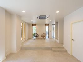 3 Schlafzimmer Reihenhaus zu vermieten im Sarin Wiz Sukhumvit 107, Samrong Nuea