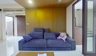 Bang Khlo, ဘန်ကောက် Baan Klangkrung Sathorn တွင် 4 အိပ်ခန်းများ တိုက်တန်း ရောင်းရန်အတွက်