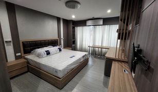 2 Bedrooms Condo for sale in Chomphon, Bangkok Lert Ubon Sky Life Tower