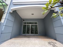 4 Bedroom Townhouse for sale at Prinyaluck Rama 2, Samae Dam, Bang Khun Thian