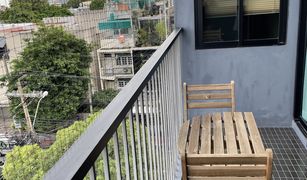 1 Bedroom Condo for sale in Sam Sen Nai, Bangkok Noble Reflex