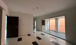 Кондо, 3 спальни на продажу в Бопхут, Самуи Replay Residence & Pool Villa