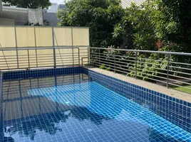 2 спален Кондо в аренду в Charming Resident Ekkamai , Phra Khanong Nuea, Щаттхана, Бангкок