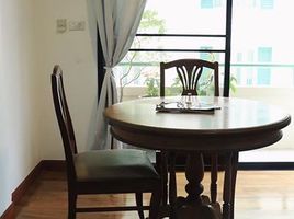 1 Schlafzimmer Wohnung zu vermieten im Saladaeng Executive, Si Lom