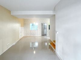 3 спален Таунхаус на продажу в Baan Pruksa Prime 94 - Watcharapol-Saimai 56 , Sai Mai
