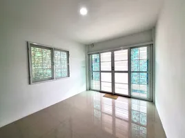 3 Bedroom Townhouse for sale at Fuengfah Villa 17 Phase 1,2,3, Phraeksa Mai