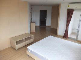 2 Schlafzimmer Wohnung zu vermieten im P.W.T Mansion, Khlong Toei