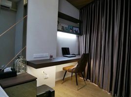 2 Schlafzimmer Wohnung zu verkaufen im Triple Y Residence, Wang Mai