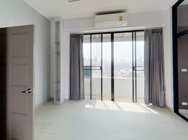 3 Bedroom Apartment for sale at La Maison 22, Khlong Toei