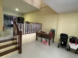 3 Bedroom Townhouse for sale at Baan Klang Muang Ratchada - Mengjai 2, Wang Thonglang, Wang Thong Lang, Bangkok