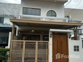 3 Bedroom Townhouse for rent in Talat Nuea, Phuket, Talat Nuea, Phuket Town, Phuket