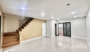 3 Bedrooms Townhouse for sale in Dokmai, Bangkok Ifield Bangna