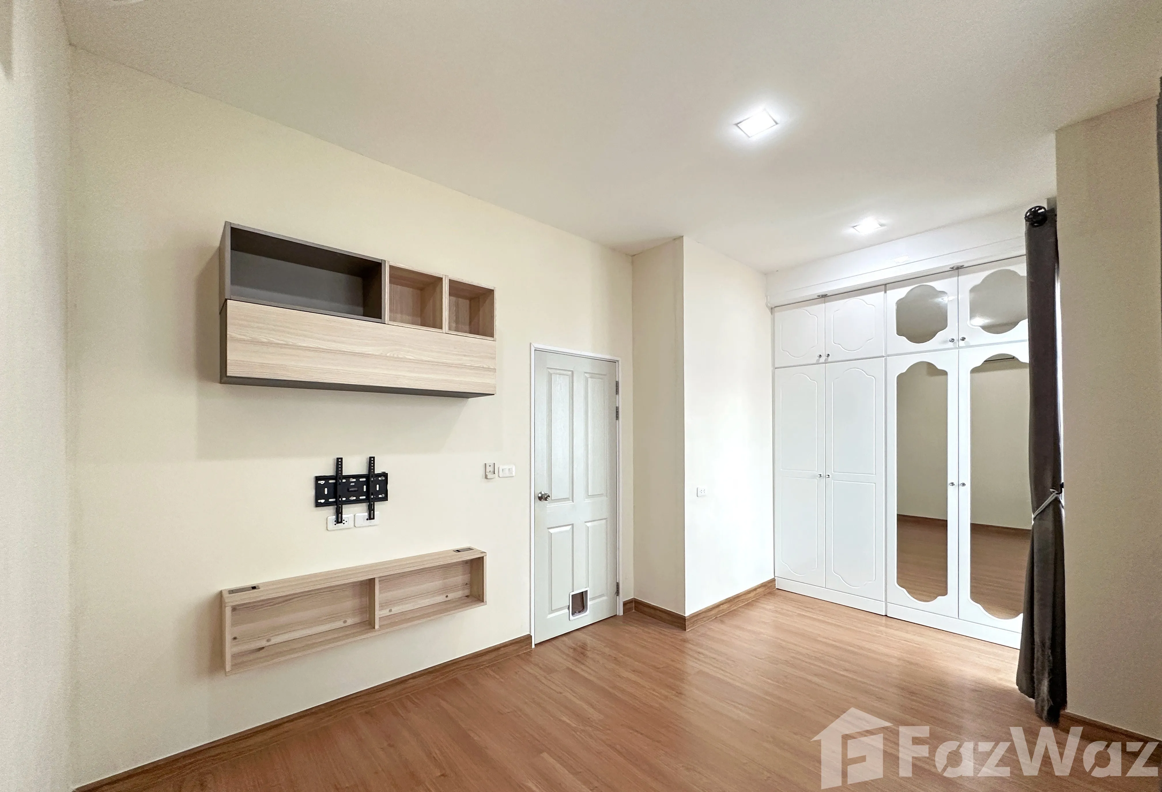 3 Bedroom Townhouse for sale at Golden Town 3 Ladprao - Kasetnawamin — photo 3