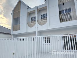 3 Habitación Adosado en venta en Chon Buri, Huai Kapi, Mueang Chon Buri, Chon Buri