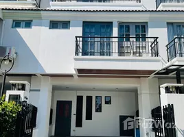ทาวน์เฮ้าส์ 4 ห้องนอน ให้เช่า ในโครงการ Palm Spring Place , หนองหอย