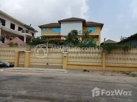 4 Schlafzimmer Villa zu vermieten in Kambodscha, Tonle Basak, Chamkar Mon, Phnom Penh, Kambodscha