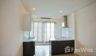 4 Bedrooms Townhouse for sale in Wang Thonglang, Bangkok Baan Klang Muang Rama 9-Ladprao