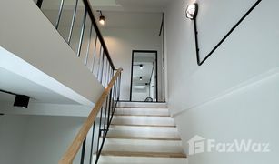 2 Bedrooms Townhouse for sale in Bang Bamru, Bangkok 