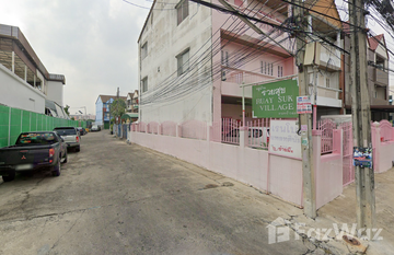 Baan Ruay Suk Village 64 in Wang Thonglang, Bangkok