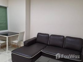 1 спален Кондо в аренду в Life At Sathorn 10, Si Lom