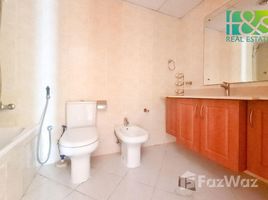 2 спален Квартира на продажу в Golf Apartments, Al Hamra Village