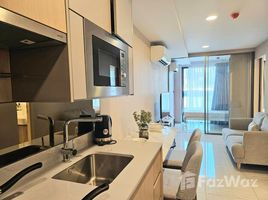 1 chambre Condominium à louer à , Khlong Toei Nuea