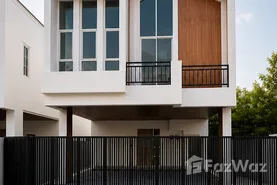The Gables Ladprao-Ekkamai (Town in Town) Проект недвижимости в , Бангкок