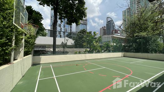 Fotos 1 of the Basketball Court at Somkid Gardens