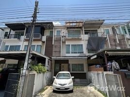 3 Bedroom Townhouse for sale at Baan Mai Rama 9 - Wongwaen, Saphan Sung, Saphan Sung, Bangkok