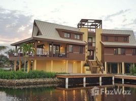 4 Habitaciones Casa en venta en , Islas De La Bahia Casa del Capitan on the Canal en venta