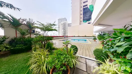 3D视图 of the Communal Garden Area at Newton Tower