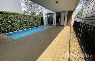 Quad 38 Private Residence in Phra Khanong, 曼谷