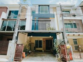 3 Bedroom Townhouse for sale at Thanapat Haus Sathorn-Narathiwas, Chong Nonsi