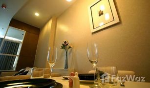 Кондо, Студия на продажу в Si Lom, Бангкок Life At Sathorn 10