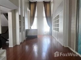 4 Bedroom Townhouse for sale at Baan Klang Krung (British Town -Thonglor), Khlong Tan Nuea, Watthana