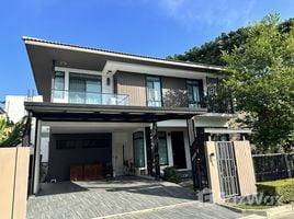 4 Bedroom House for sale at Baan Mantana Kalapapruek - Wongwaen, Lak Song, Bang Khae