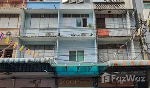 Здания целиком, 5 спальни на продажу в Chakkrawat, Бангкок 