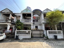 3 спален Таунхаус for sale in Khu Khot, Lam Luk Ka, Khu Khot